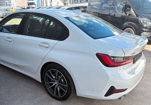 BMW 330, 2021