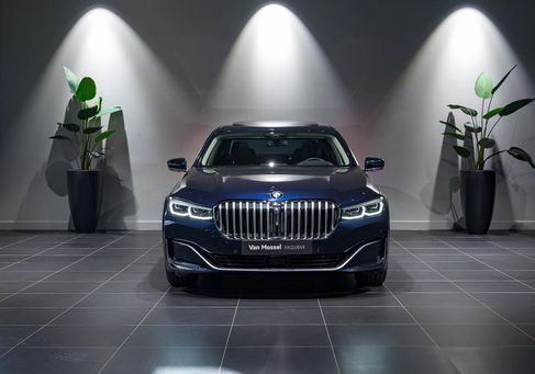 BMW 745, 2020
