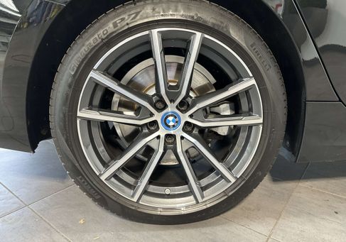 BMW 330, 2021