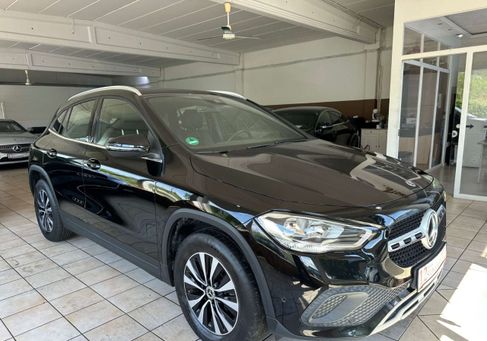 Mercedes-Benz GLA 200, 2021